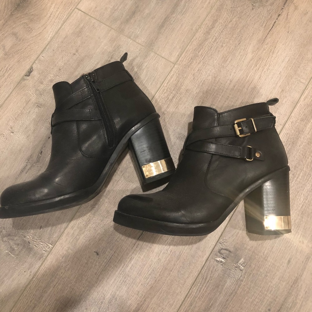 TOPSHOP Black and gold bootie